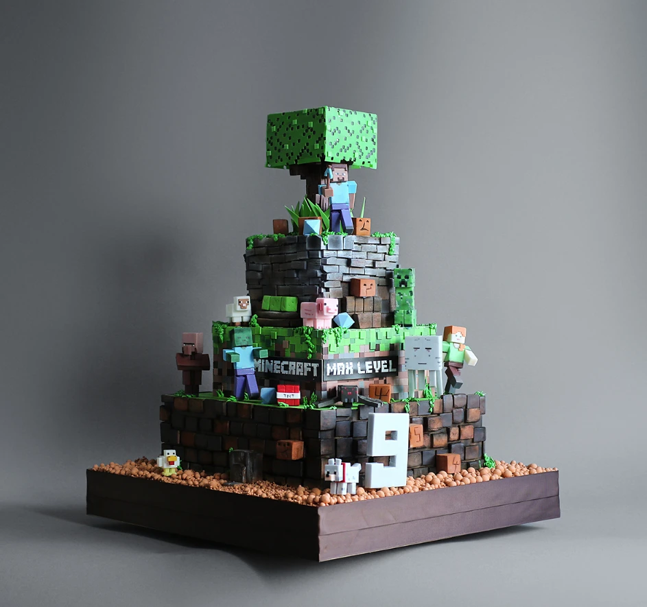 ярусный торт в стиле Minecraft с фигурками персонажей и деревом